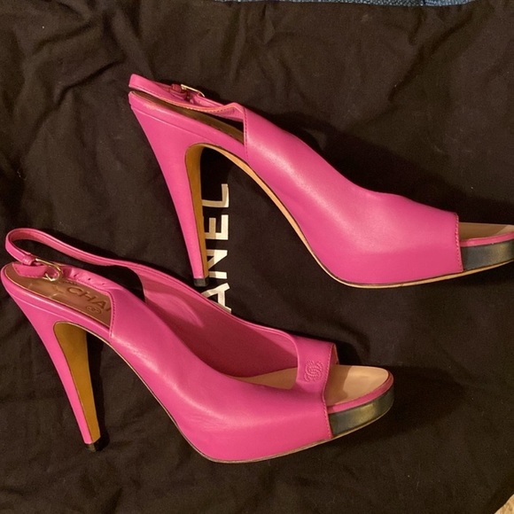 💕 Authentic Chanel Slingbacks 💕 - Picture 1 of 11